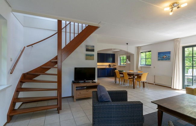 Beautifully Situated Luxury Villa on the Water - Foto 67