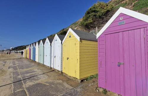 South Coast New Forest Holiday Home-4 Bed-Sleeps 8-Spacious-Parking-EV Dock-Large Garden-Playground-Great for Families-Groups-Professionals - Foto 42