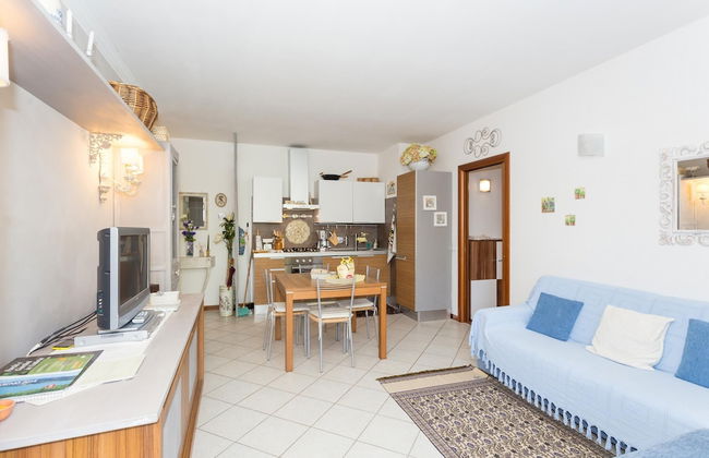 Cozy Apartment With Large Garden - Photo 13