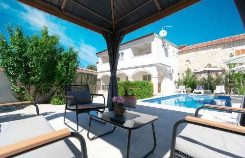 Villa Martin - Countryside Retreat with Pool & Pavilion - Foto 8