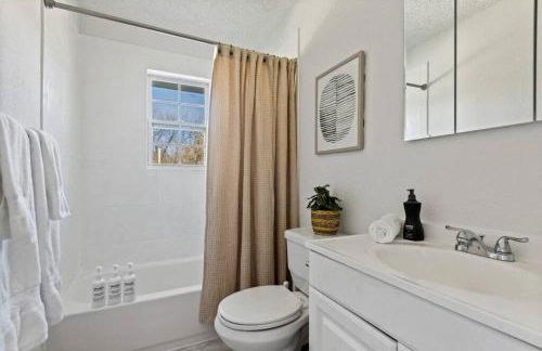 Charming East Side Bungalow - Foto 12