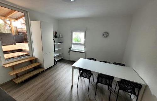 Fischer Apartment 1 - moderne Monteurs- & Ferienwohnung mit 2 Schlafzimmern - neu renoviert mit großer privater Terrasse - Foto 4