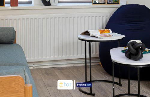 Explore Welsh Wonders, 3 Bedroom House By The One Retreats Short Lets & Serviced Accommodation Treharris - Foto 34