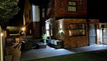 Blissful 4-Bedroom Home with Hot tub - Foto 1, Garden