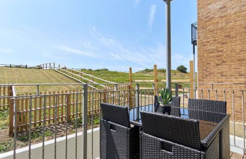 Meadow View - A Beautiful 3 Bed Apt With Stunning Countryside Views & Parking - Close To Ventnor, Shanklin & Sandown - 5 mins To Beach - Ideal For Friends, Families, & Business Stays - Dog Friendly - Foto 9