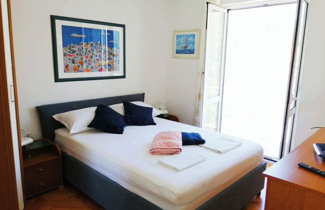 Insideout Apartment - Photo 6