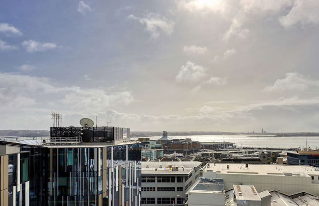 Ramada Suites By Wyndham Victoria Street West - Photo 43