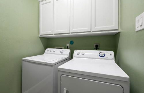 Charming Beachside Retreat: Steps from the Sand and Surf - Foto 26