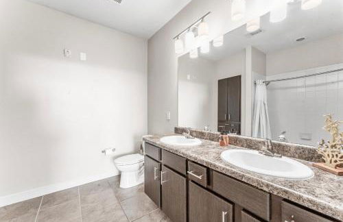 Prime SoCo King Bed 1BR & 2BR Suites w Gym, Pickleball, Laundry - Photo 22