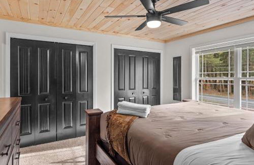 Cozy Cinema Cabin - Hot Tub and More - Foto 29