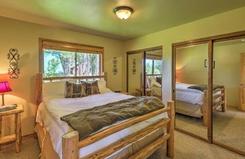 Quiet Trego Resort Home with Lake, Pavilion and Trails - Foto 18
