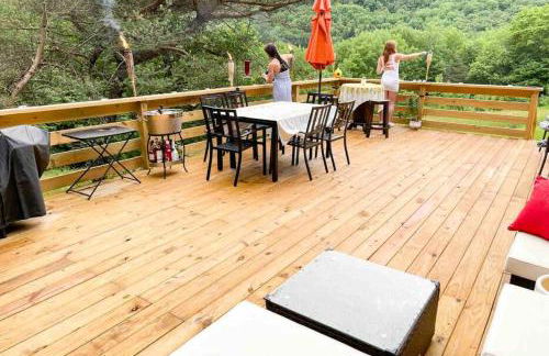 Breathtaking views. Hot tub. Huge Deck. Fast Wifi - Foto 22