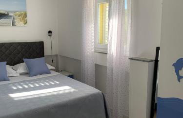 Beachfront Apartment Live - Photo 36