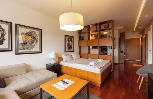 Central Park Apartments - Photo 14