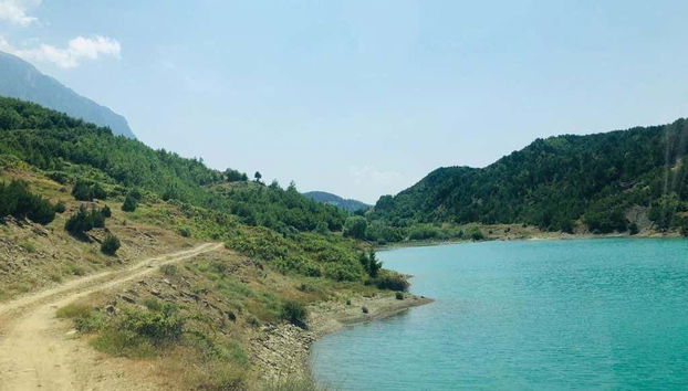 Panorámica del lago Dardha