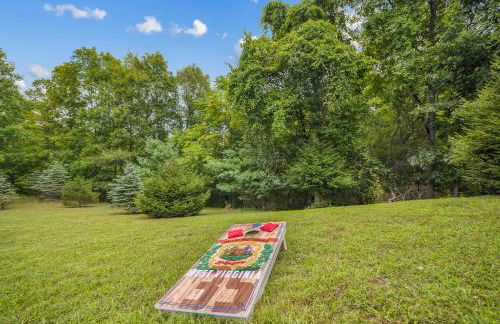 Trailblazer Lodge - Upscale, hot tub, trail, game room, wifi, fire pit, bar, pool table, king bed, view, pet friendly - Photo 64