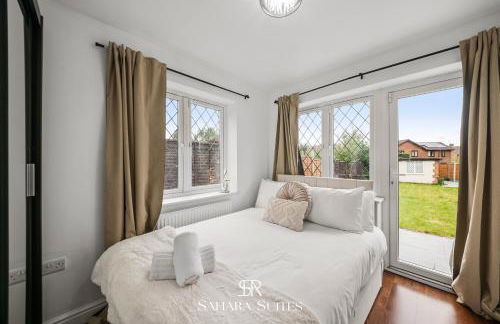 Spacious 6BR - City Hub & Parking - Sleeps 13 - Photo 4