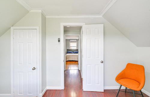 Long Island Duplex By Airport and Train - Foto 24