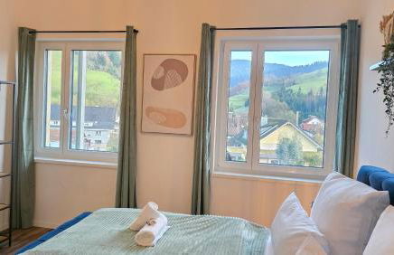 Black Forest -5- I Design-Apartment I 2 Etagen I Terrasse & Balkon mit Ausblick I Boxspring I Nespresso - Foto 13