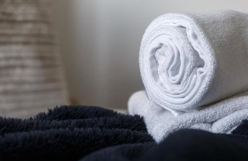 Beech Suite - Private Location with 85 inch Cinema TV & Parking - Foto 5