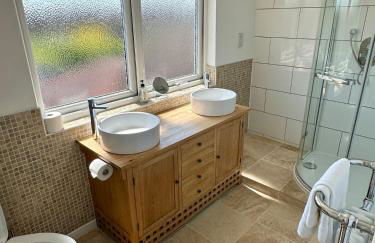 Detached, 5 Double Bedrooms, 3 En-Suites, 5 Car Parking - Foto 4