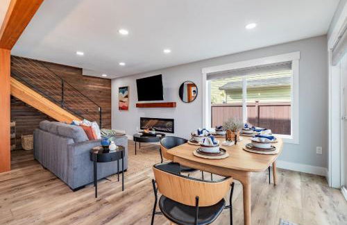 Spacious 3BR Home Sleeps 8 Private Backyard - Foto 22