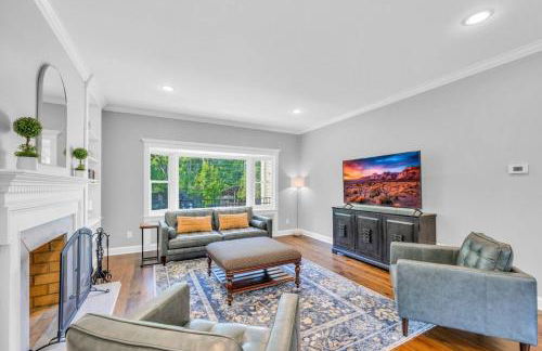 The Wexford French Chateau w Pool - Photo 3