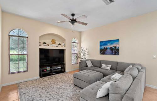 Tranquil & Spacious Family Retreat Swimming Pool - Foto 17