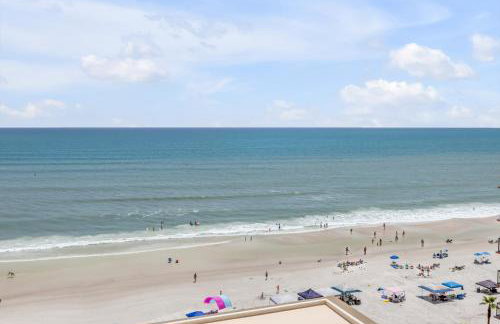 New Listing! Dog-friendly direct oceanfront with private balcony and heated rooftop pool - Foto 49