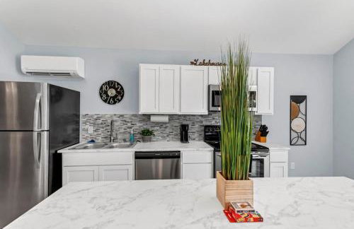 Modern Couples Retreat , Lakefront, Private Dock - Foto 8