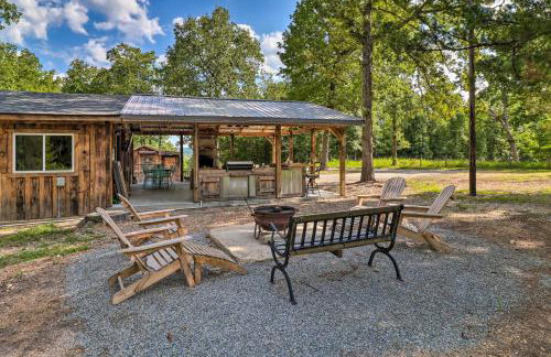 Cozy Cabin with Backyard Oasis 11 Mi to Marina - Foto 27