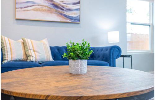 Spacious Delightful 4 BR/ 3 BA Close to Downtown - Foto 62