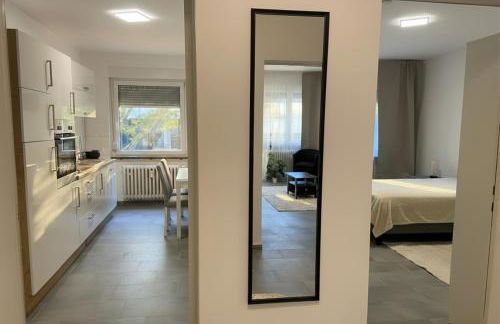 Spacious Apartment with Balcony - nearby Schlosspark - APOLONIAliving - Foto 17