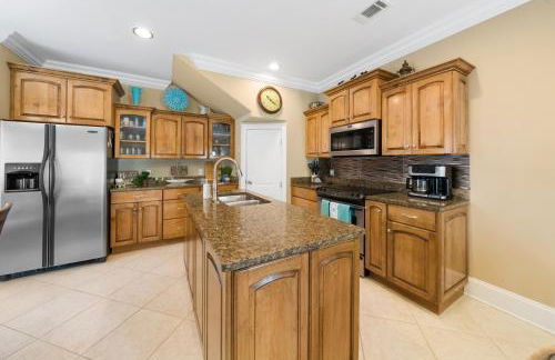 Summer Special, Lux 4BR House Sleeps 12, Pool, Elevator, King bed - Foto 4