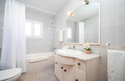 Villa in Playa D´en Bossa sleeps 9 - Foto 20