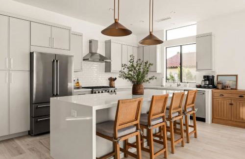 Desert Oasis: Pool, Spa, Golf Sim + EV Charger - Foto 9