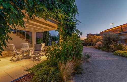 Villa Charlotte for 14 persons with 73m2 Pool in Central Istria - Daily Housekeeping & Breakfast Service - Foto 11