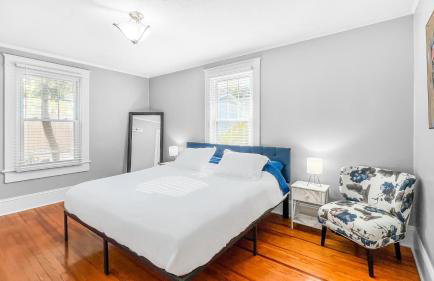 Homey Lodge - Cozy home / Walk to Revolution Mill / Near Downtown / Perfect for groups and family / Free parking - Foto 41