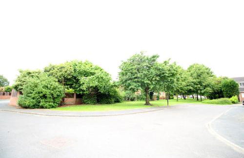 3 Bed Detached - Sleeps 5 - Private Garden & Parking Plus Garage - Quiet Cul De Sac Location - Dog Friendly - Fast Wifi - Close to Motorway Access - Foto 33