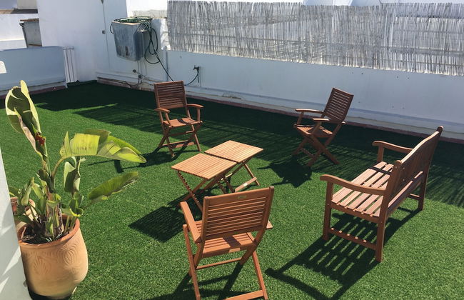 Luxurious Apartment with Private Garden - Photo 14