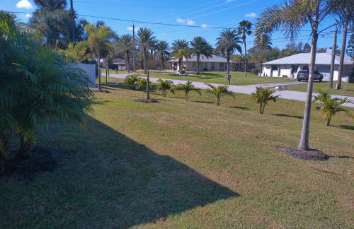 Port Charlotte Palms-Pet friendly, Heated Private Pool and Mini Orchard - Foto 73