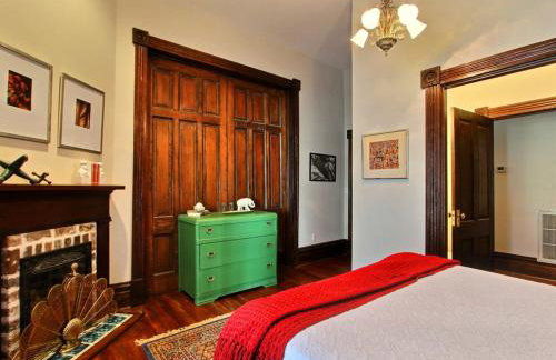 Big Blue House - Near Forsyth Park - Lower Unit - Photo 9