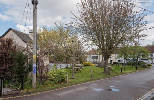 Charming Kenton Cottage - Foto 53