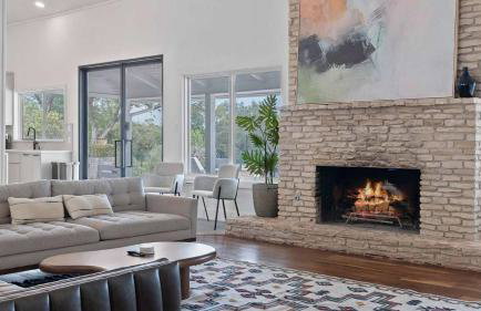 Luxurious Modern Retreat with Private Pool & Patio - Foto 14