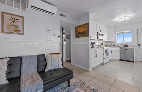 Relaxing Coastal 2BR Near Beach Sleeps 4 - Foto 14