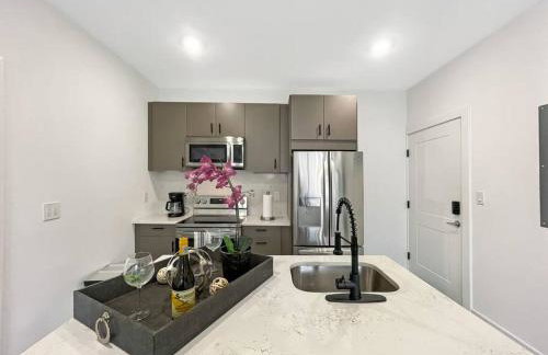 Central DC APT , City Skyline View , Close to All - Foto 16