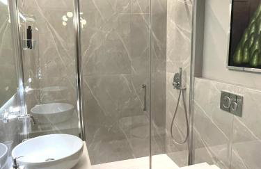 Two bedroom apartment with private parking - Photo 16