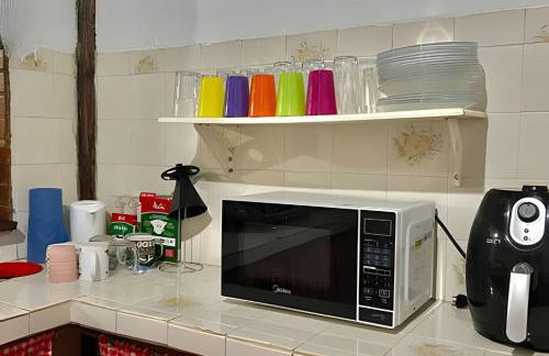 Casarão Miguel Pereira - Refúgio na Natureza com Lareira Externa, Piscina, Fondue e Amplo Jardim - 12 Min do Parque Terra dos Dinos - Foto 41