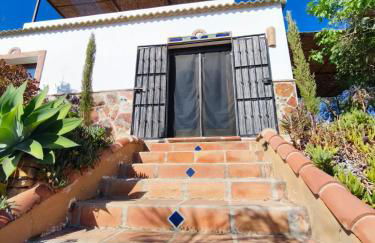 Künstlerhaus Finca Madreselva mit atemberaubenden Weitblick mit Infinitypool, kleinen Teichen und vielen Sitzplätzen in Tolox Malaga im Nationalpark Sierra de las Nieves, ideal für Entspannung, aber auch zum Wandern - Foto 62