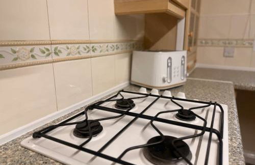 Ivy House - 3-Bed, Sleeps 4, Parking, WiFi, Contractors - Foto 23